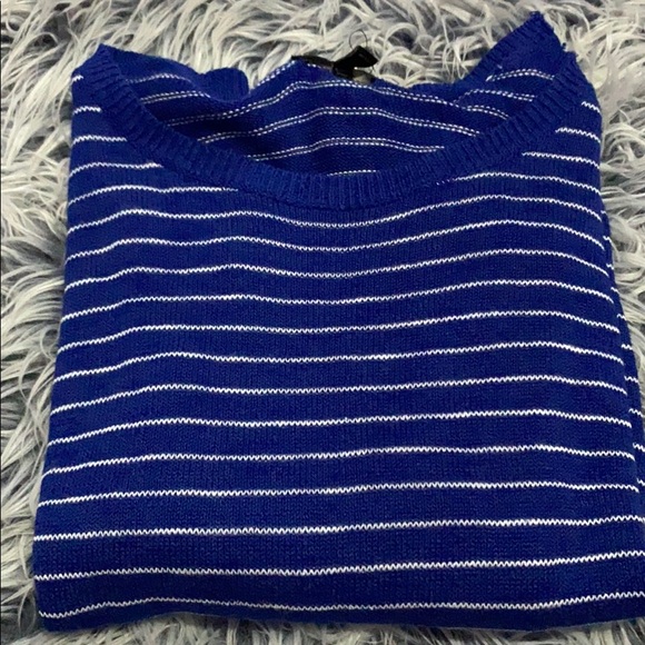 Blue and white stripped, mid-sleeve, sweater. - Picture 4 of 4